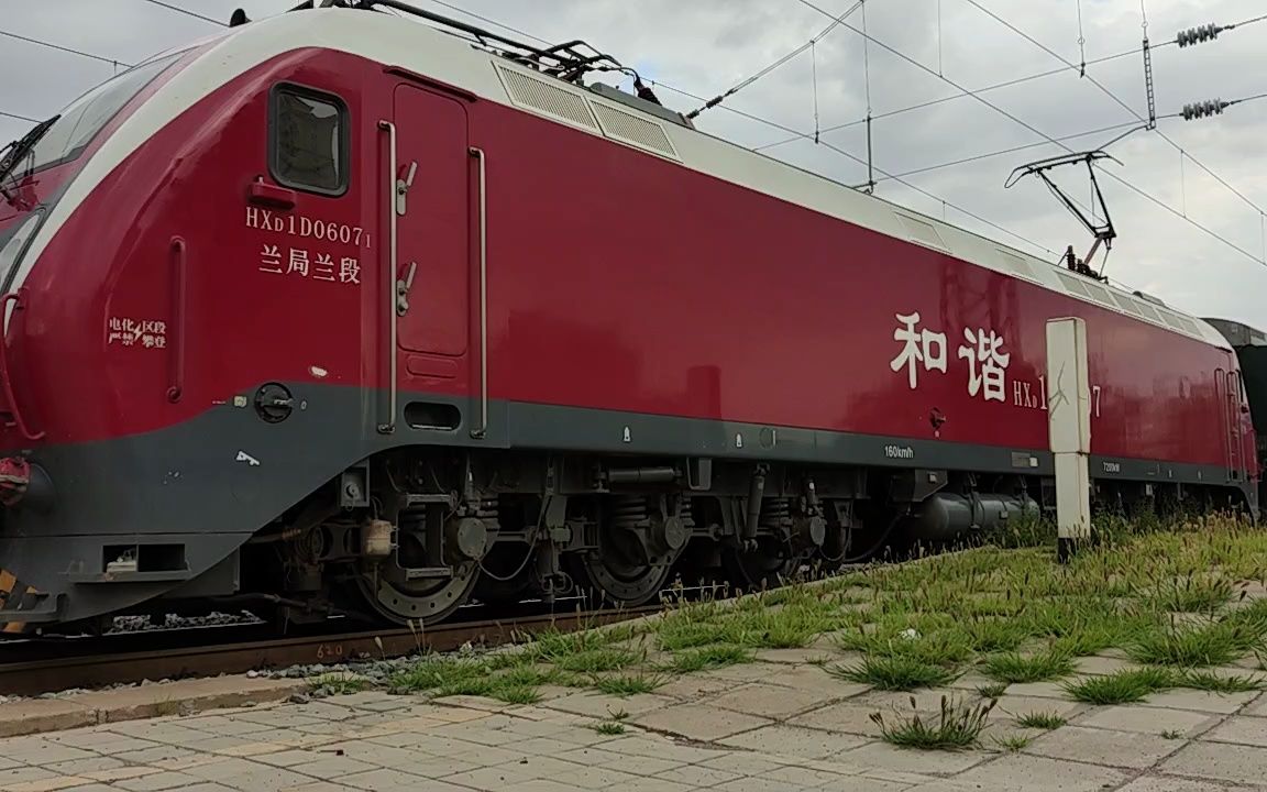 兰局兰段hxd1d0607牵引k9667次(兰州—敦煌)进永登站1站台