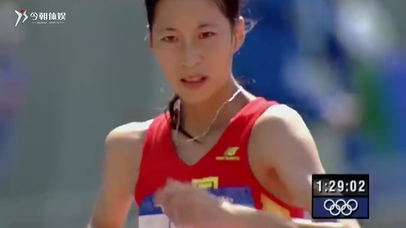 “孤胆英雄”王丽萍得到金牌却没有找到国旗，场面令数亿国人感到辛酸！