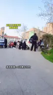 虽然我们吃饭没桌子，但有可爱的你的可爱问候啊！#咸阳头条#