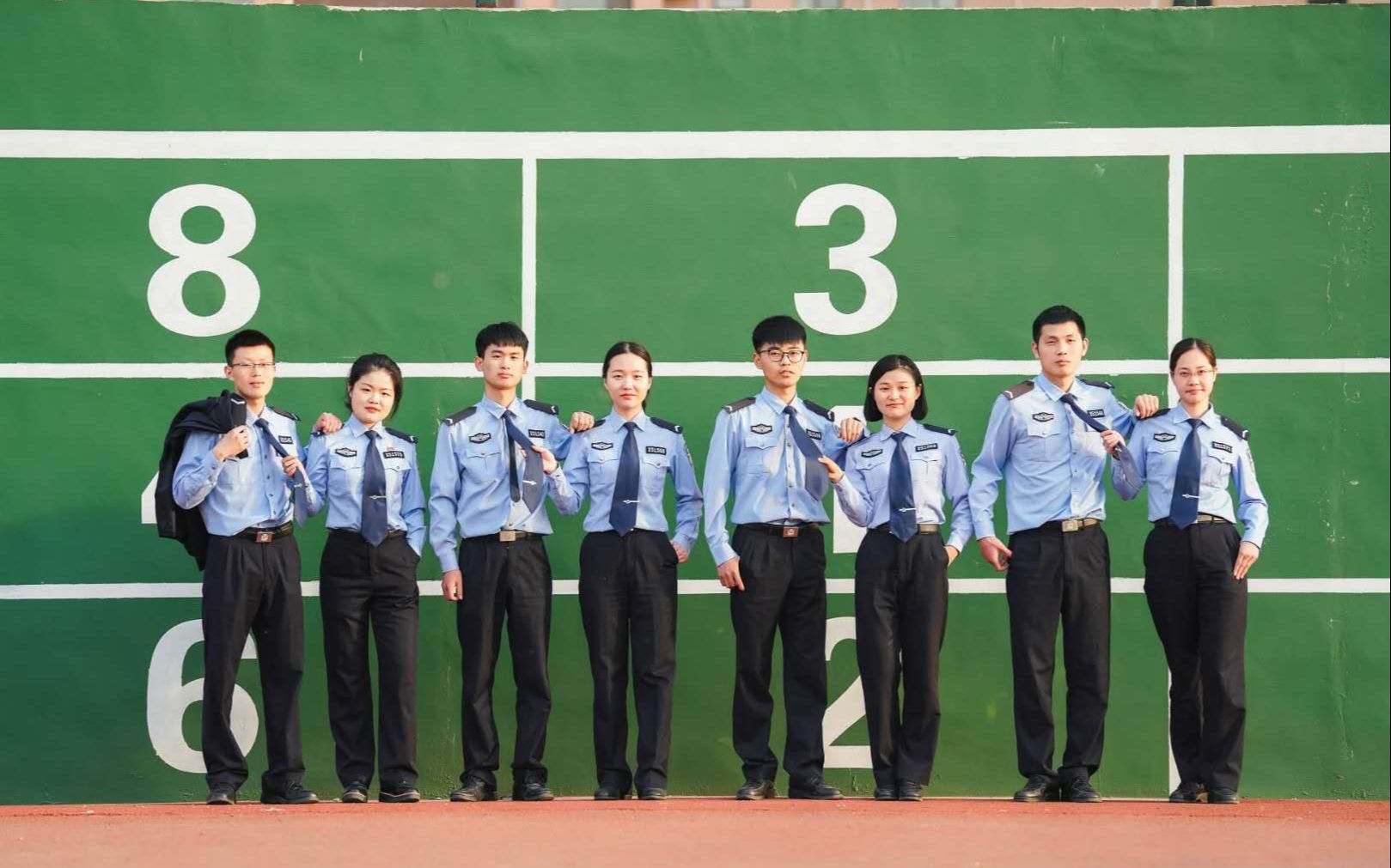 河南警察学院毕业献礼警院法师自导自演自拍自唱除了办案他们多的是你