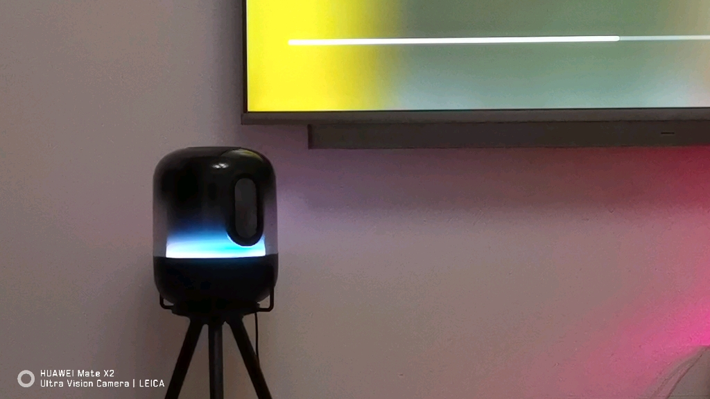 降温的天气窝在被子里用华为智慧屏v55i连接华为soundx音响听华为音乐