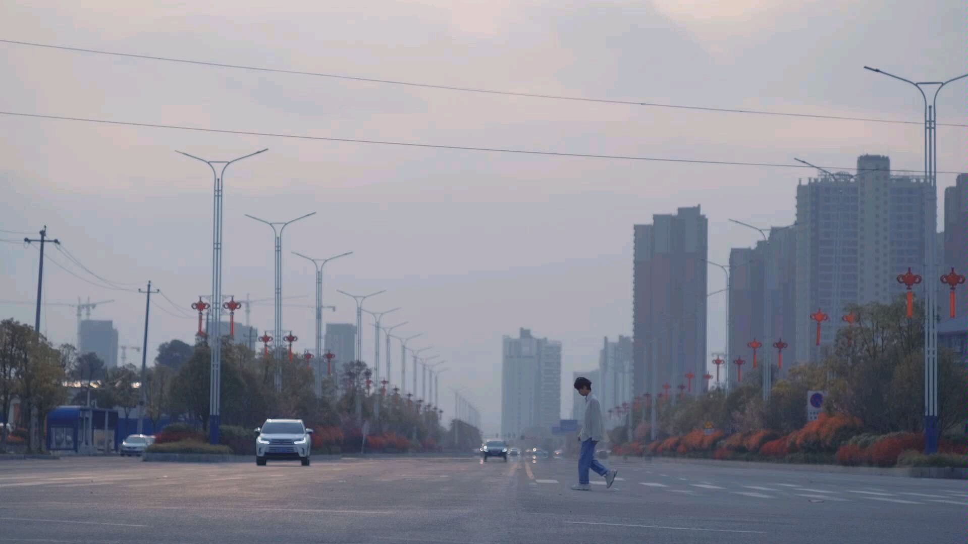 [图]【自制】（你在我的世界路过）一个人的时候，总是会有难以忘记的人，时不时的冒出来，提醒着你，这个世界上总有人偷偷爱着你，不会总是分别伤感，也会温暖着我们的心。