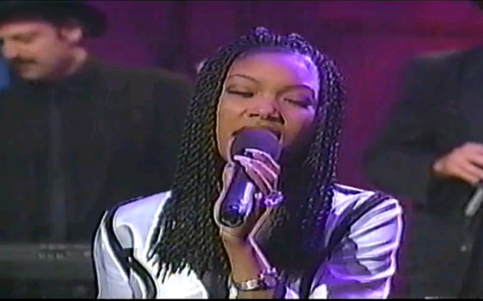 [图]【经典现场】Brandy - Brokenhearted Live on Late Night with Conan 1995