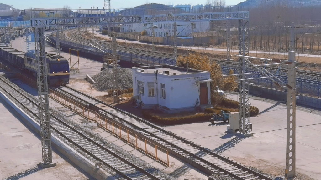 【今日磁莱】东风8b牵引全列"老k车"北师站发车,去往莱钢方向