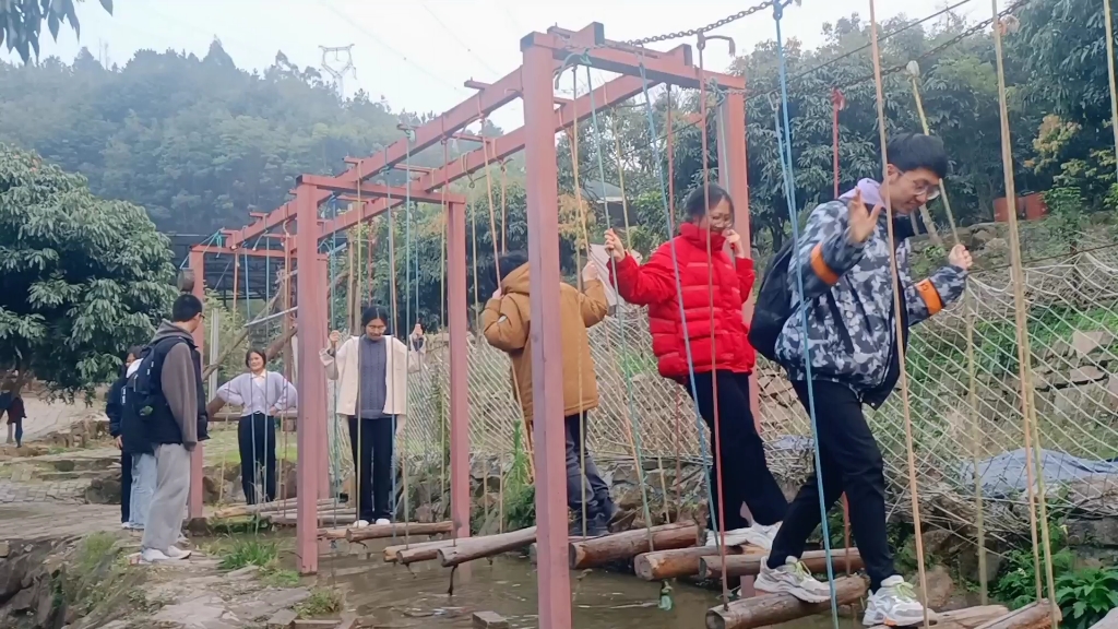 福州大学生团建/户外轰趴/烧烤野炊/烤全羊/K歌,位置在旗山湖附近,非常适合同学班级聚会,还有十几项娱乐设施哔哩哔哩bilibili