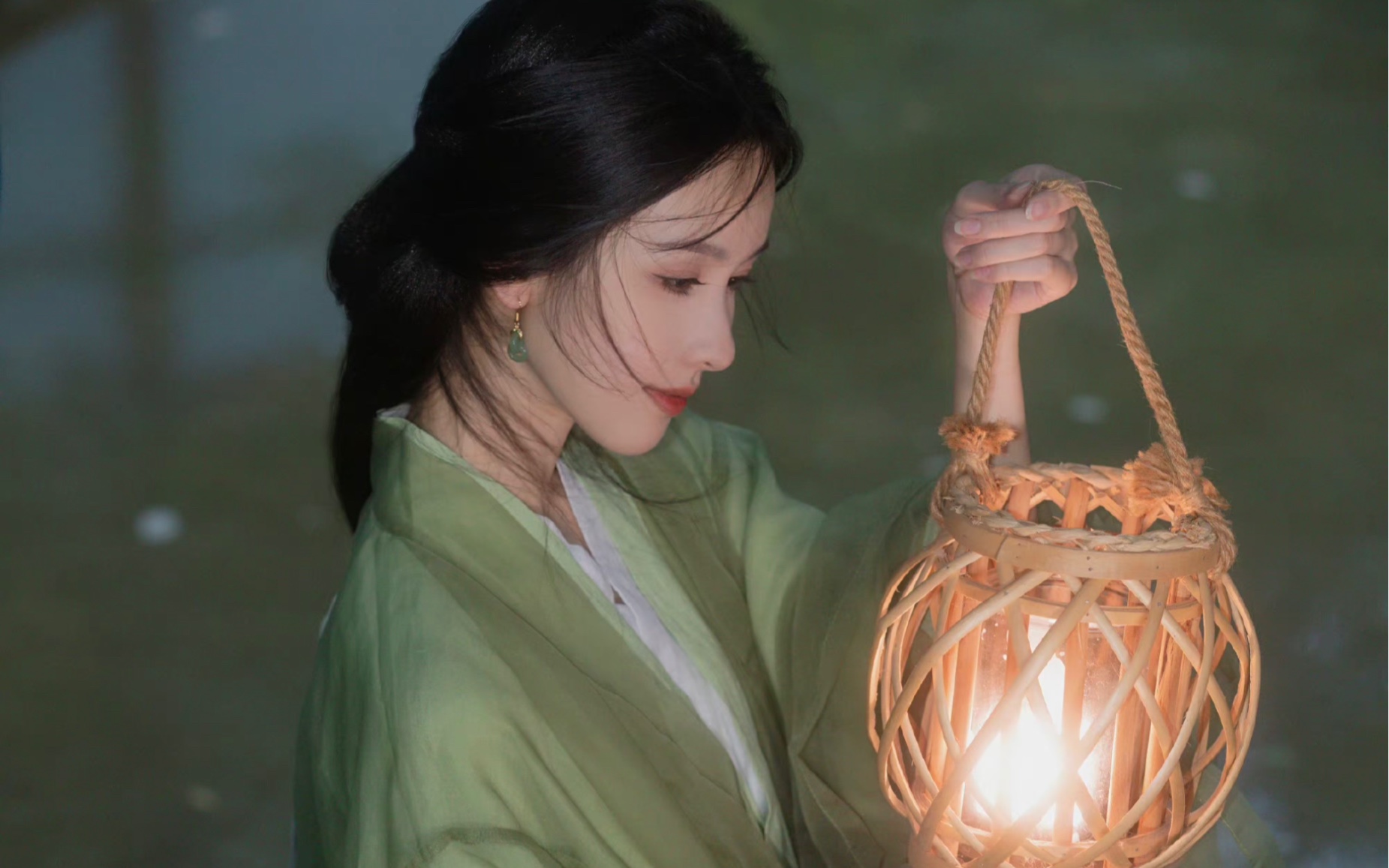 陈都灵-她真的好适合穿古装.仪态和气质真的很清冷美人.