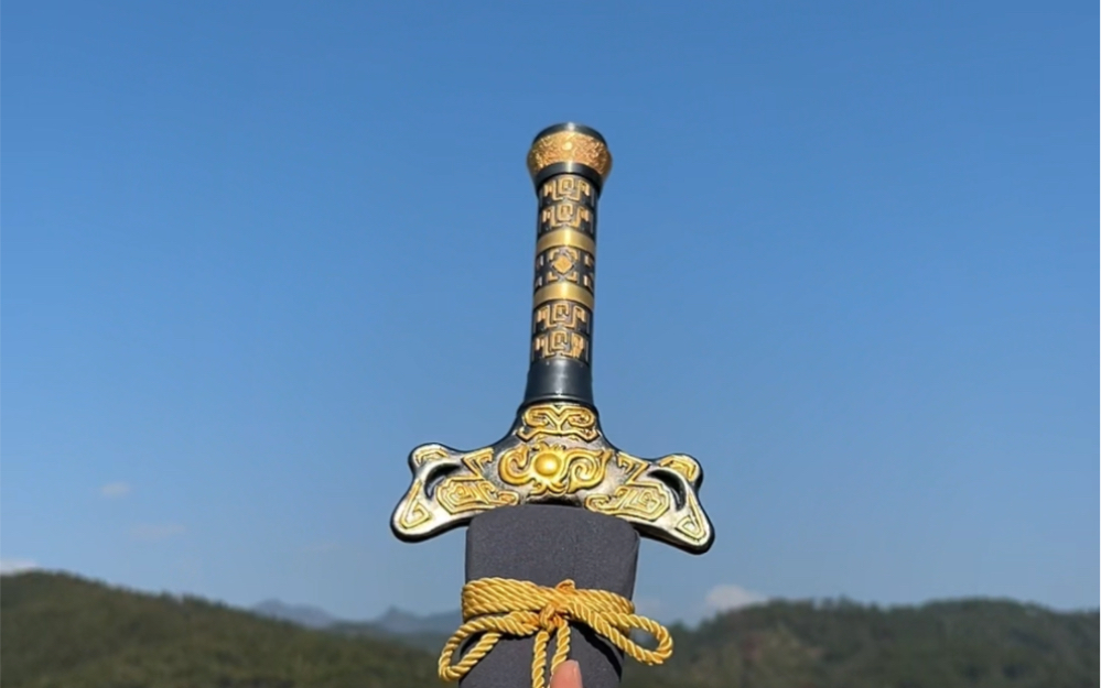 【秦时明月】盖聂佩剑"渊虹剑"盖聂号称天下第一剑,是为剑圣,拥有一身