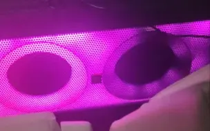 Скачать видео: JBL Party box1000放在车后座上放段低频测试曲引起车震