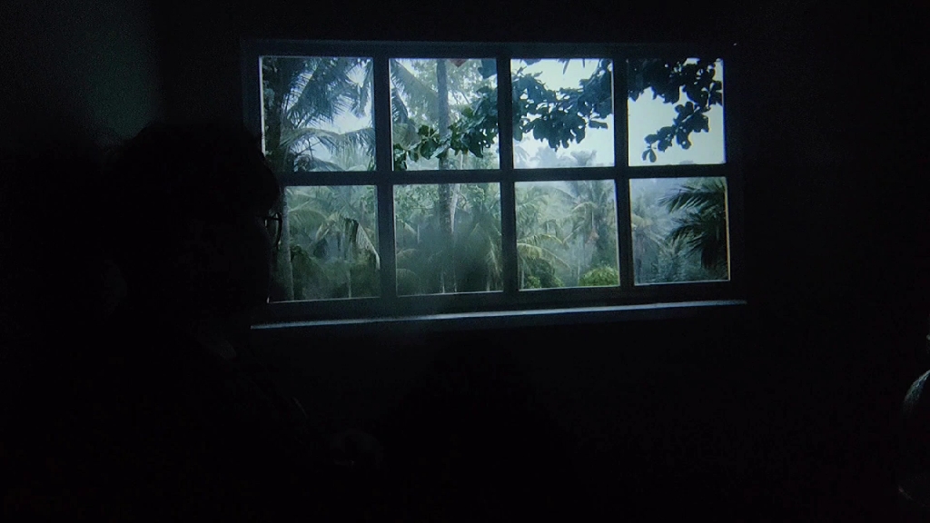 喜欢下雨天坐窗边的我_哔哩哔哩 (゜-゜)つロ 干杯~-bilibili