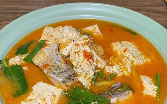 【云南美食】酸汤臭豆腐煮鱼,吃过的人知道它有多美味!