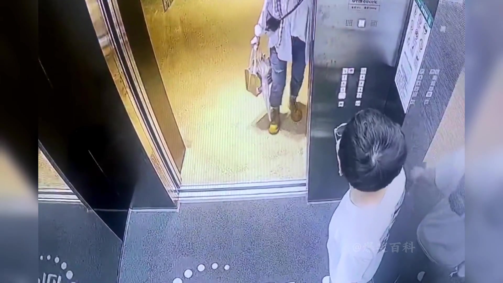 盘点监控下的搞笑瞬间实在忍不住笑专治不开心搞笑