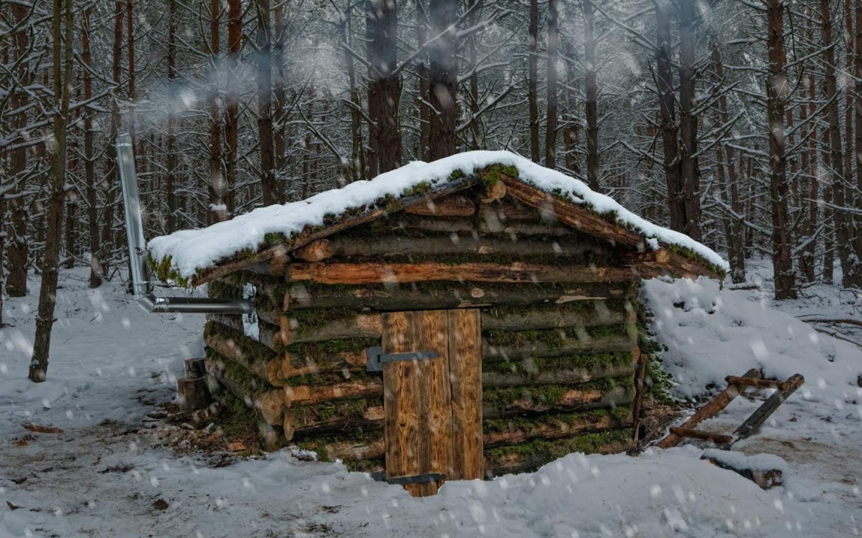 野外建造,年轻小伙独居深山,亲手建造坚固实用的荒野木屋
