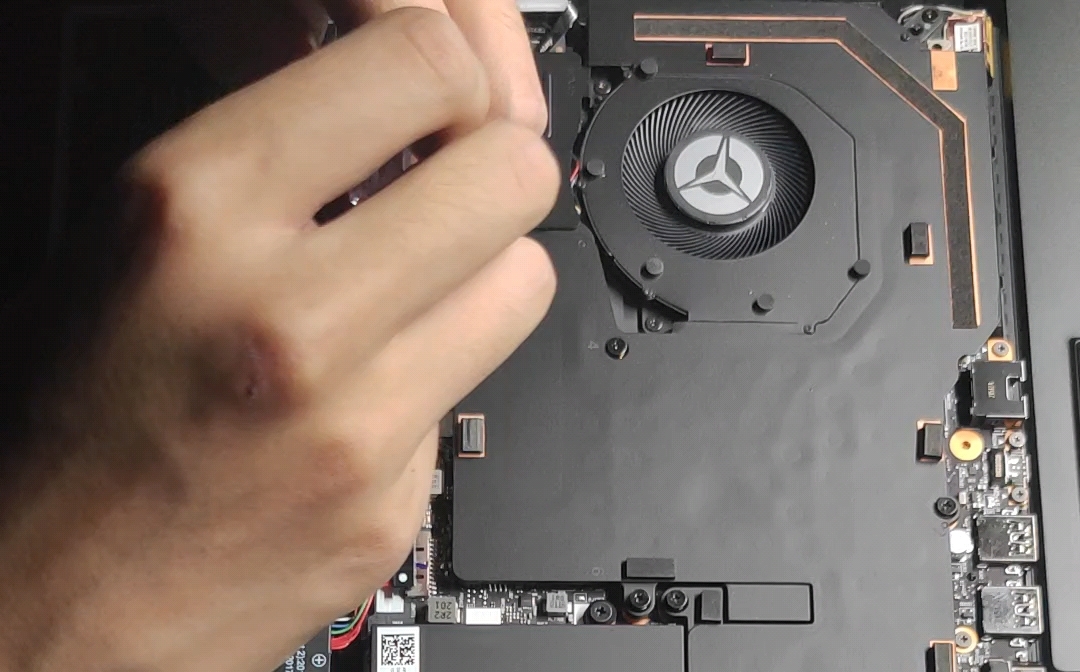 r9000k拆机换网卡加硬盘(怂了,没敢换硅脂,用半年再说)