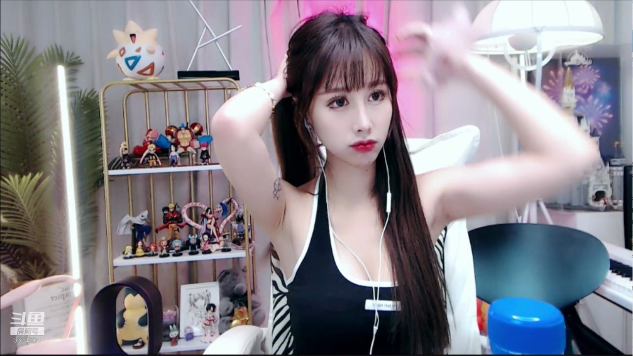 斗鱼美女舞蹈主播三岁伊热舞主播6.