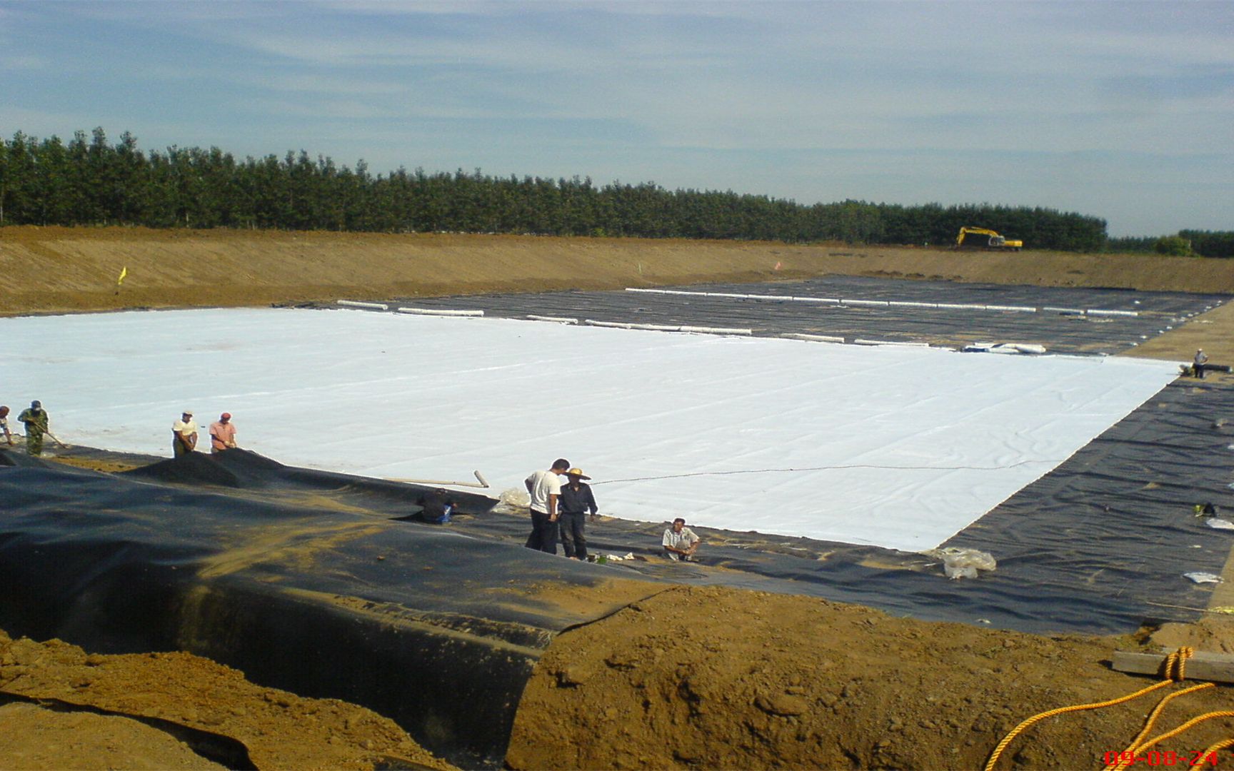 一分钟教你如何选择蓄水池护坡土工膜
