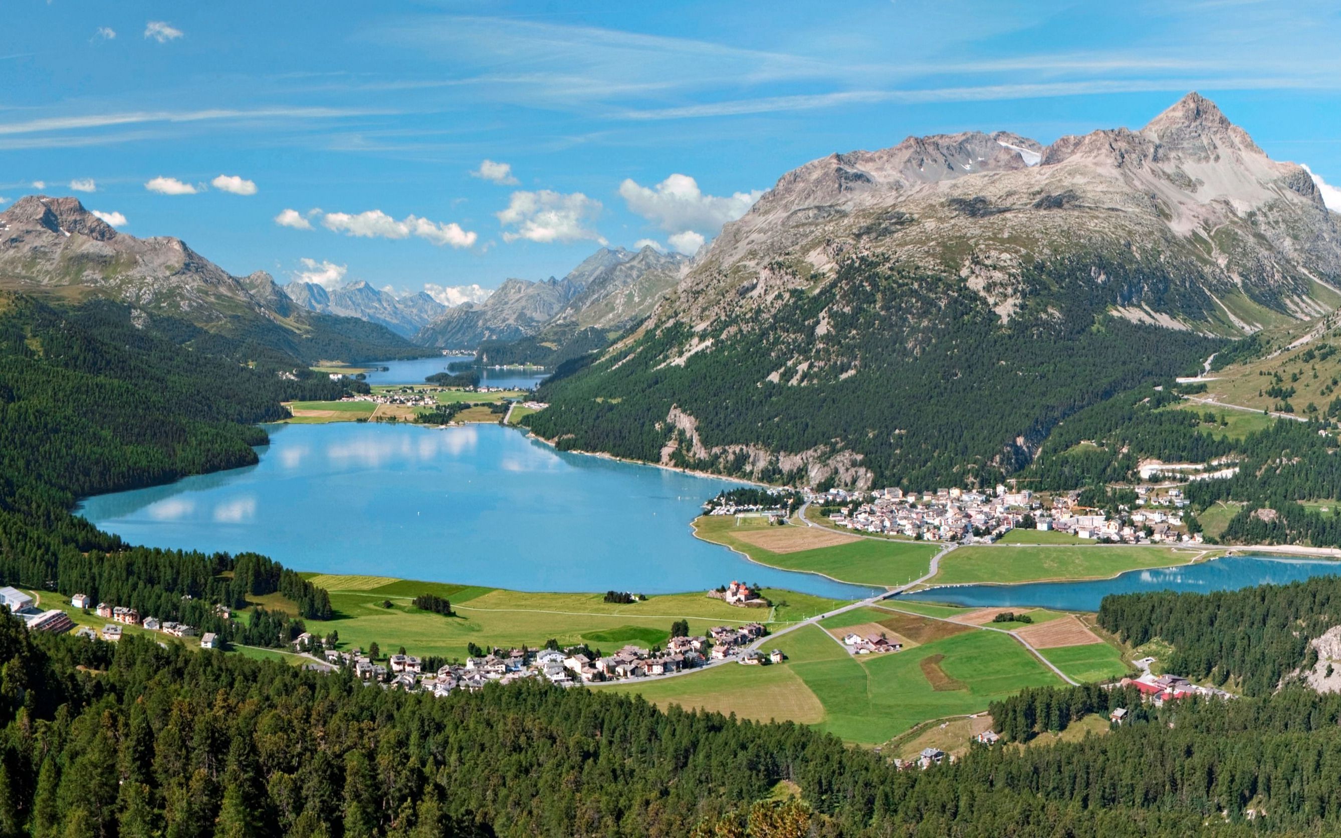 席尔瓦普拉纳湖和湖边小镇航拍_哔哩哔哩_bilibili