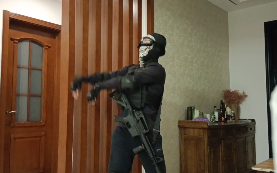 击退鹅攻势后兴奋得手舞足蹈的黑军