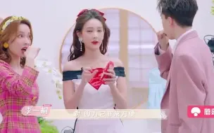 Video herunterladen: 女明星出差都带什么神器？网友：李一桐简直就是出差女王！