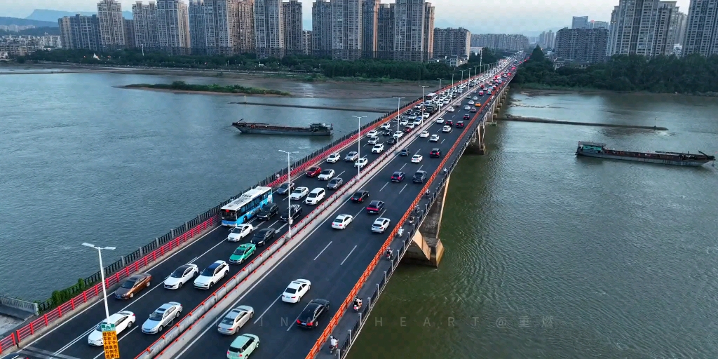 来看看暴雨后的拥堵的福州尤溪洲大桥!榕城正逐渐恢复生机!哔哩哔哩bilibili