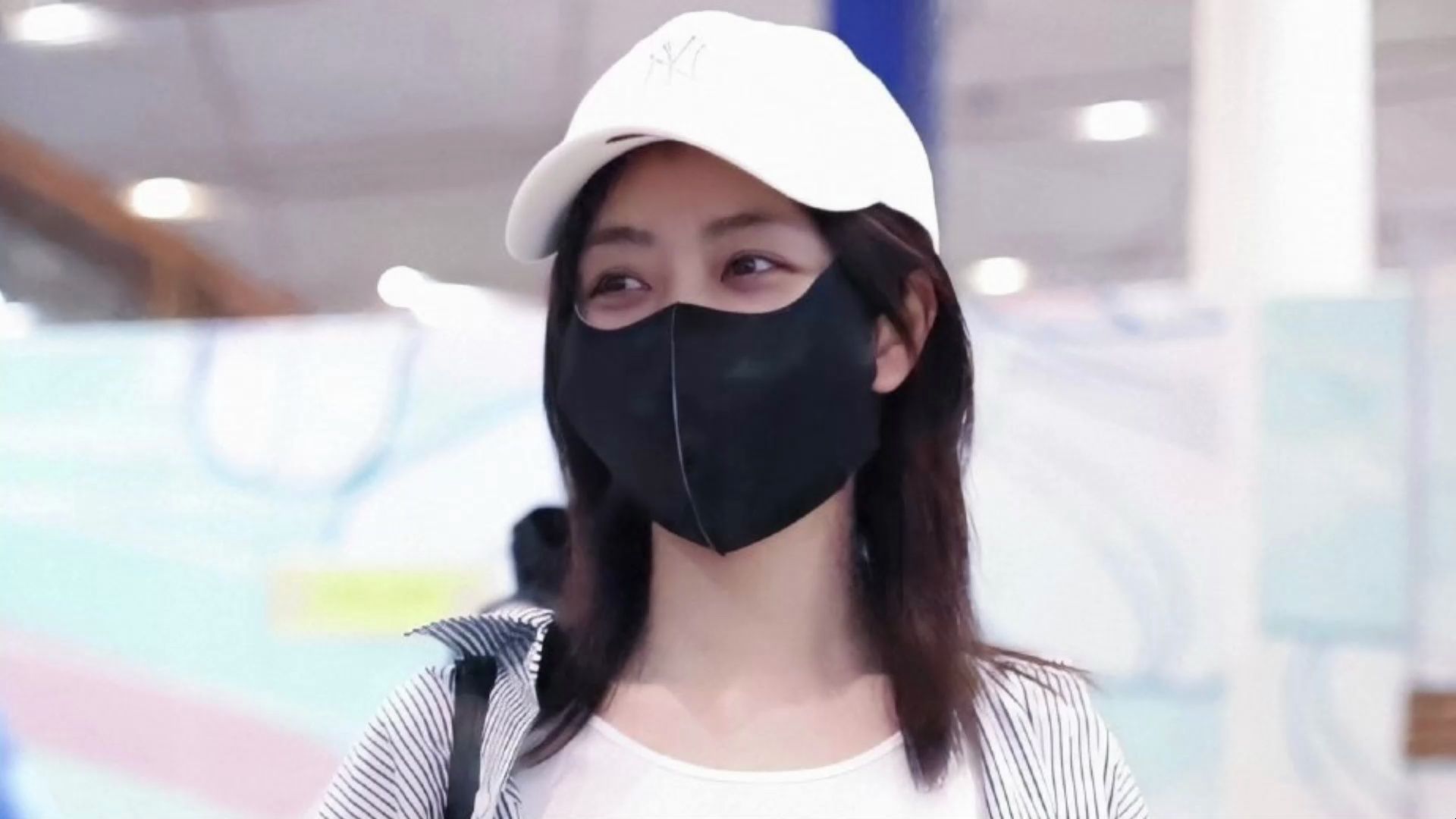 戴帽帽的谭松韵