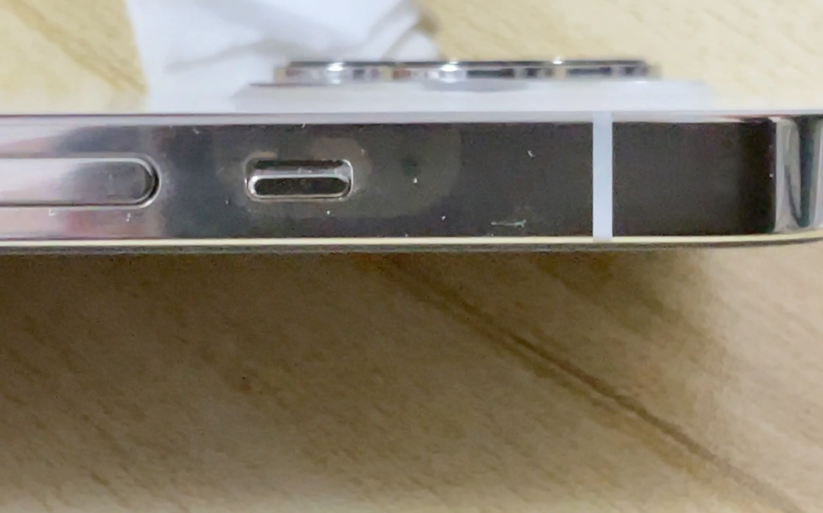 我把iPhone上静音键的红线擦掉了……