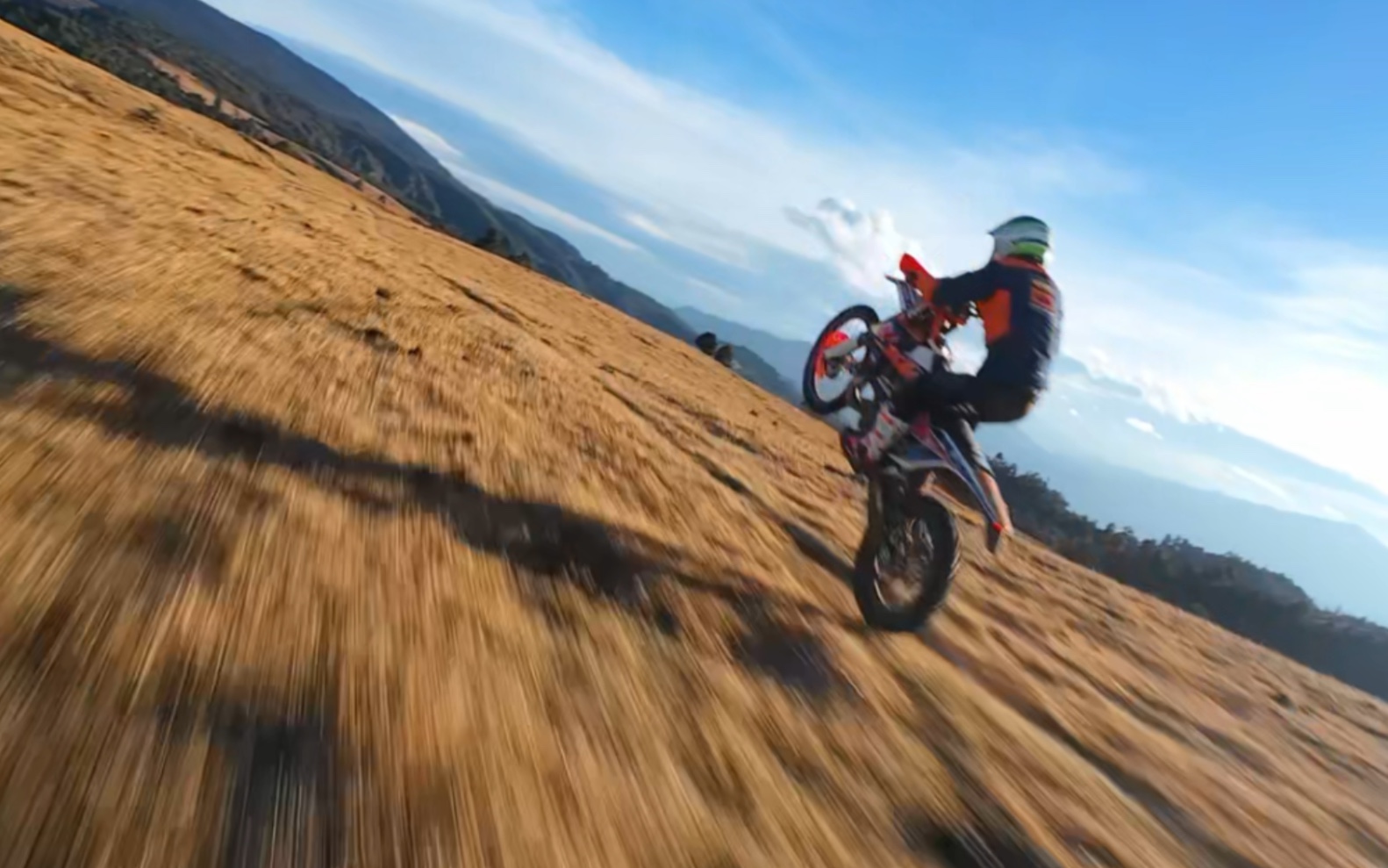 练习时长三个月的穿越机选手,第一次正经拍摄,算入门了吗