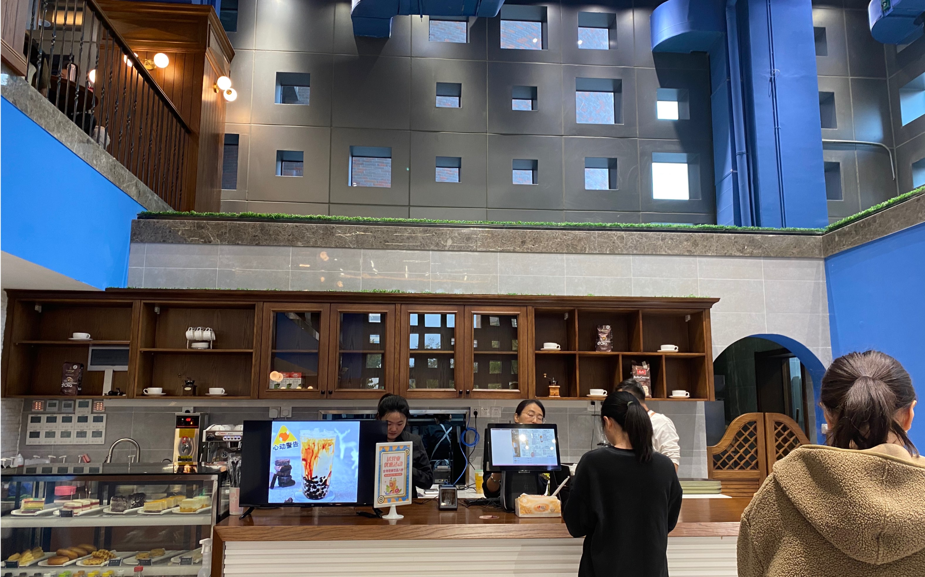 第一人称视角逛海事新图书馆咖啡店