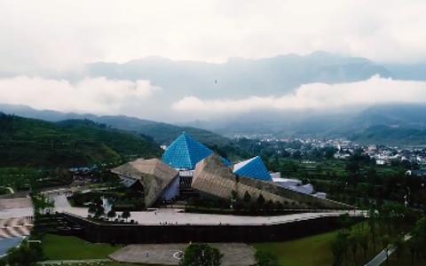 山有裂痕水有踪,人去无影心落空,春打秋霜夏吹雪,乱了季节乱了风.哔哩哔哩bilibili