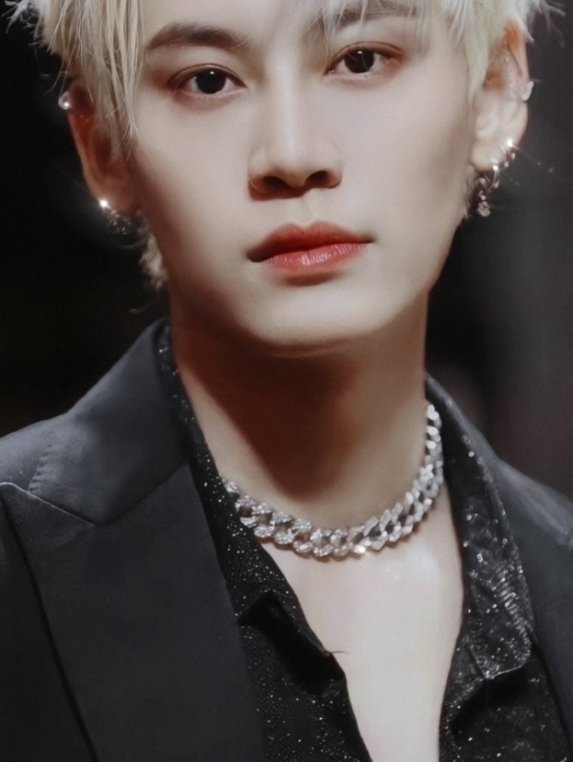 咱就是说真的很喜欢文总冷脸的时候 ,虽然看起来