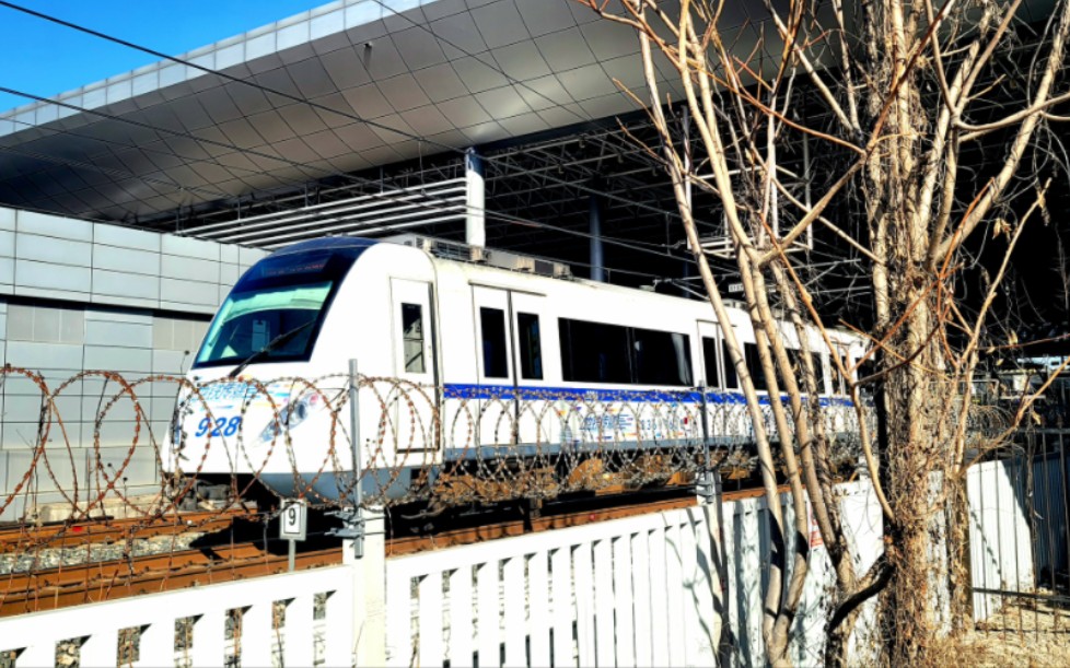 天津地铁9号线东海路站925车天津站方向发车