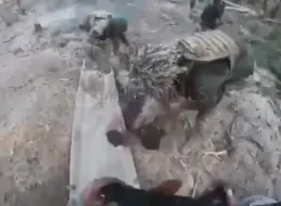 Скачать видео: 23岁的澳大利亚雇佣兵布罗克·格林伍德的尸体在克列门纳亚附近的森林中被发现。