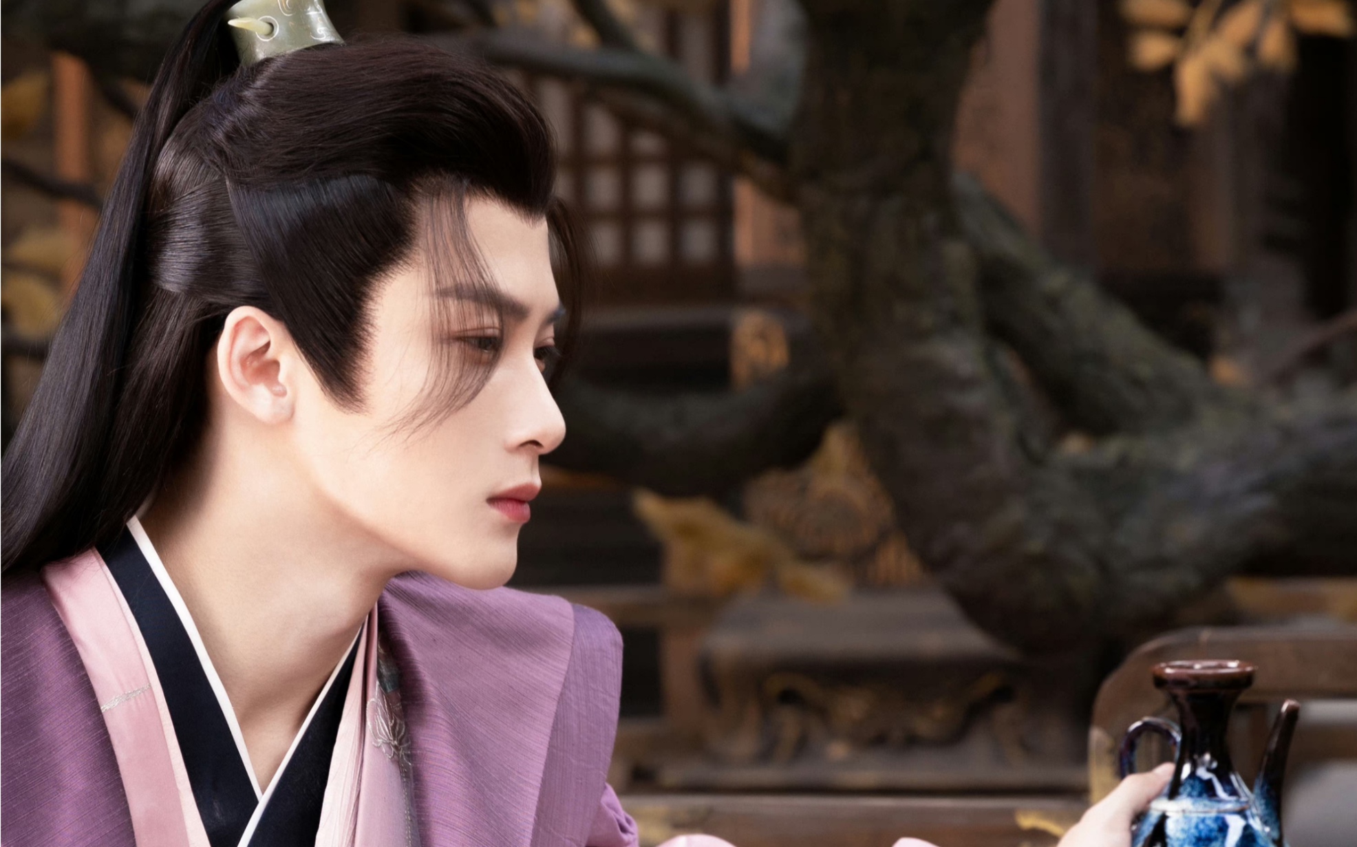 从此,晋江那玩世不恭下的孤寂和深情有了脸