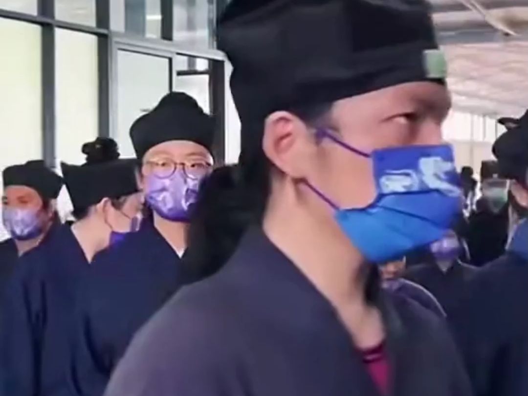 浙江道教学院 这里迟到了是不是还能御剑飞行啊老师这学校我是真想上