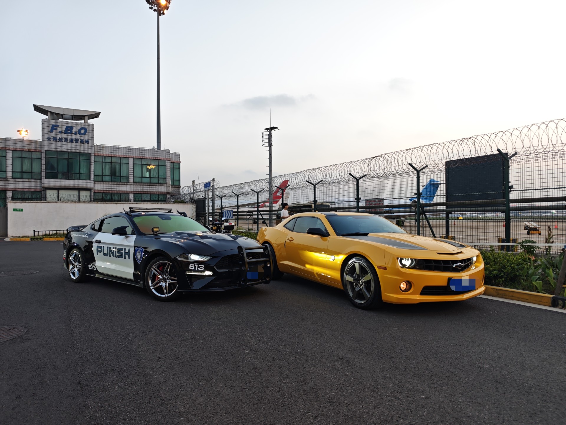 外滩偶遇变形金刚车队大黄蜂和路障!