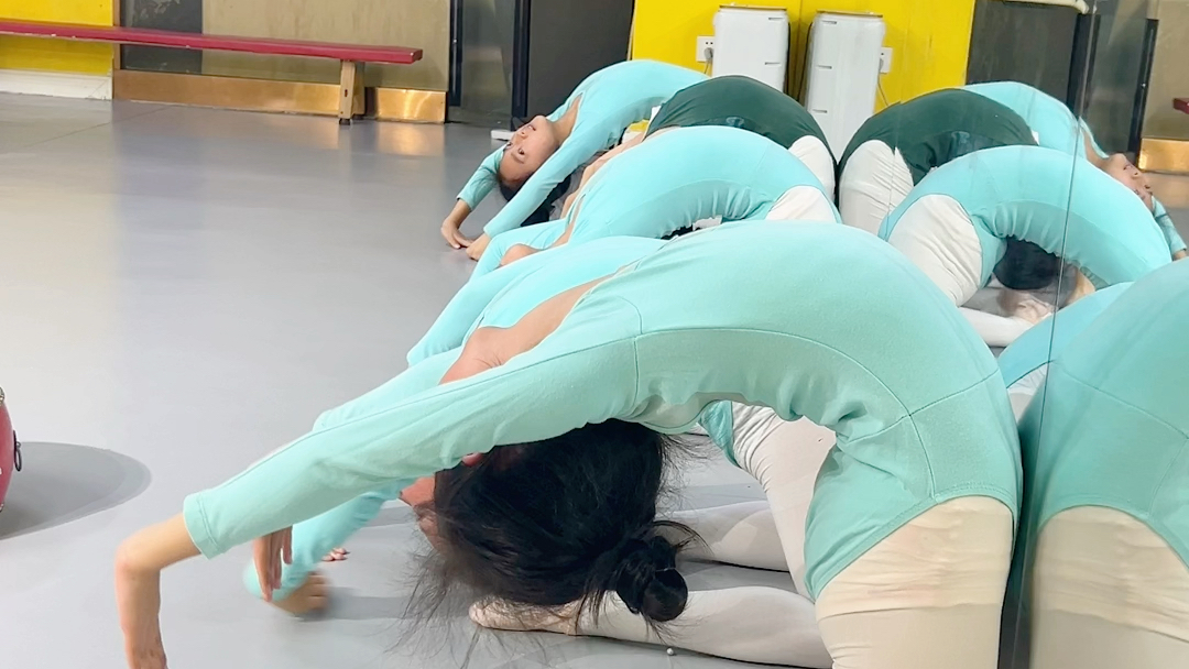 跪下腰你学废了吗?