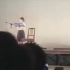 日本女高中生在校园祭上演唱米津玄师的《lemon》。