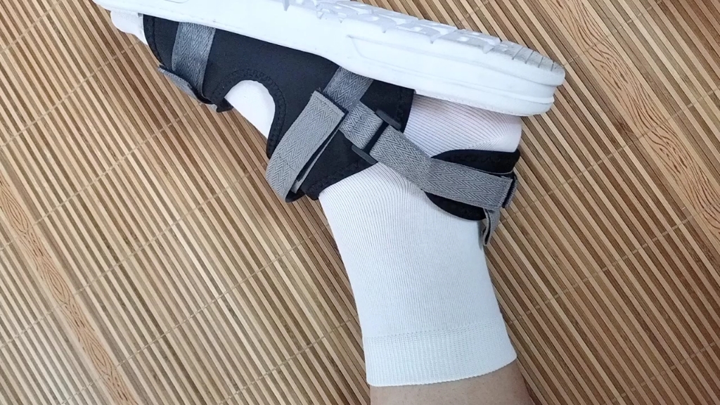 摸摸白袜配凉鞋,喜欢的话我可以多发