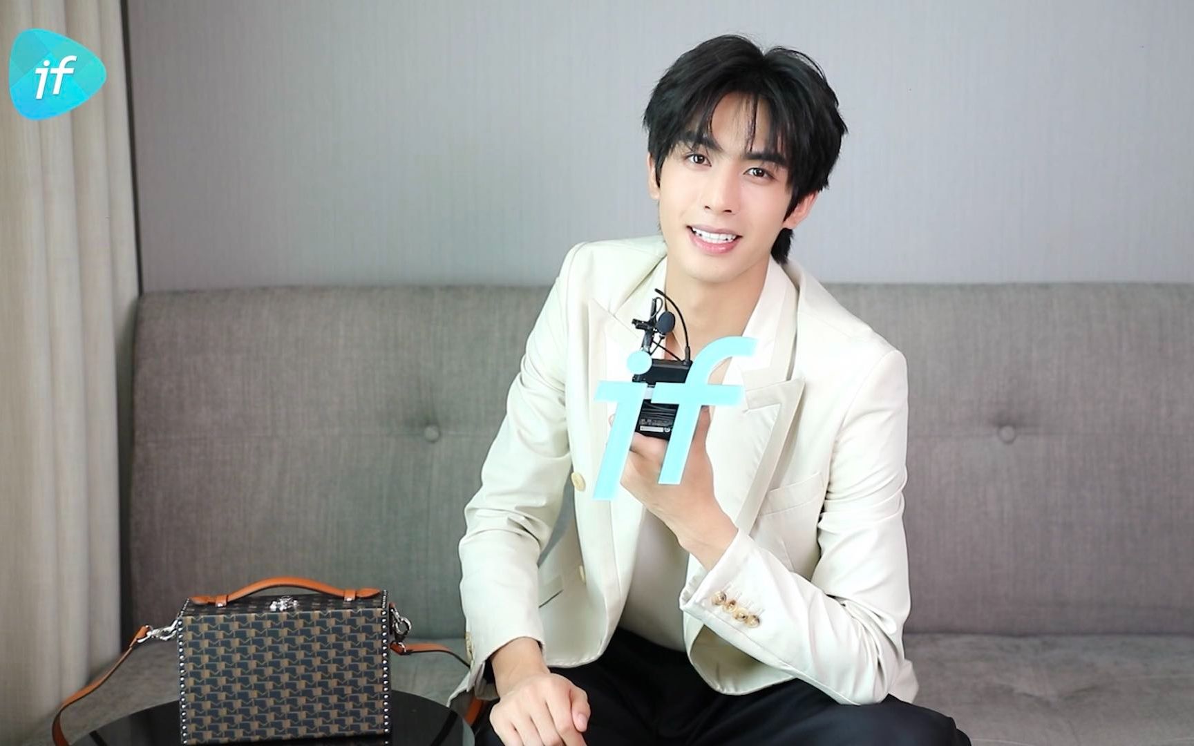 if 在 moynat 活动上采访了宋威龙～他认为"理想男友风"穿搭必不可少