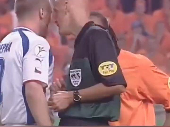 世界足坛最公正的裁判"鹰眼科里纳"