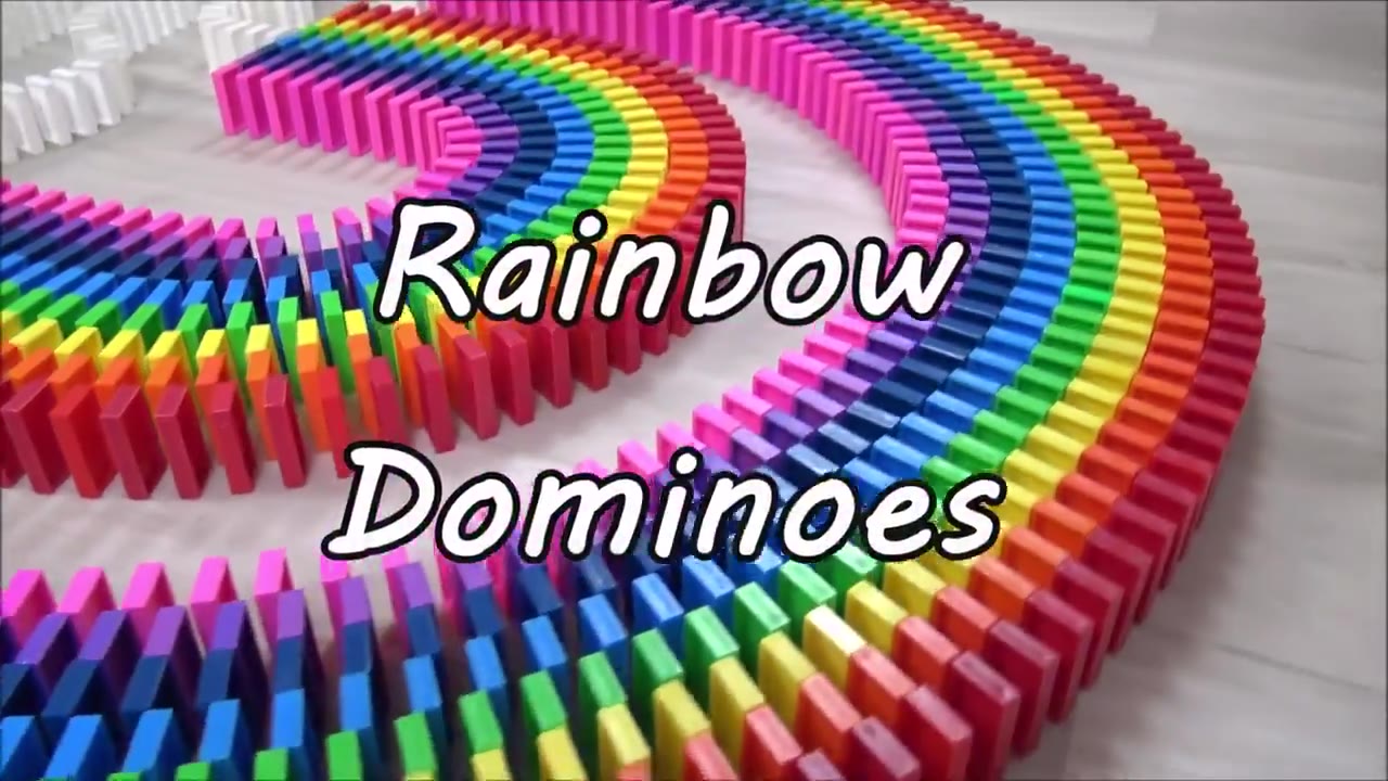 色彩缤纷的彩虹多米诺骨牌