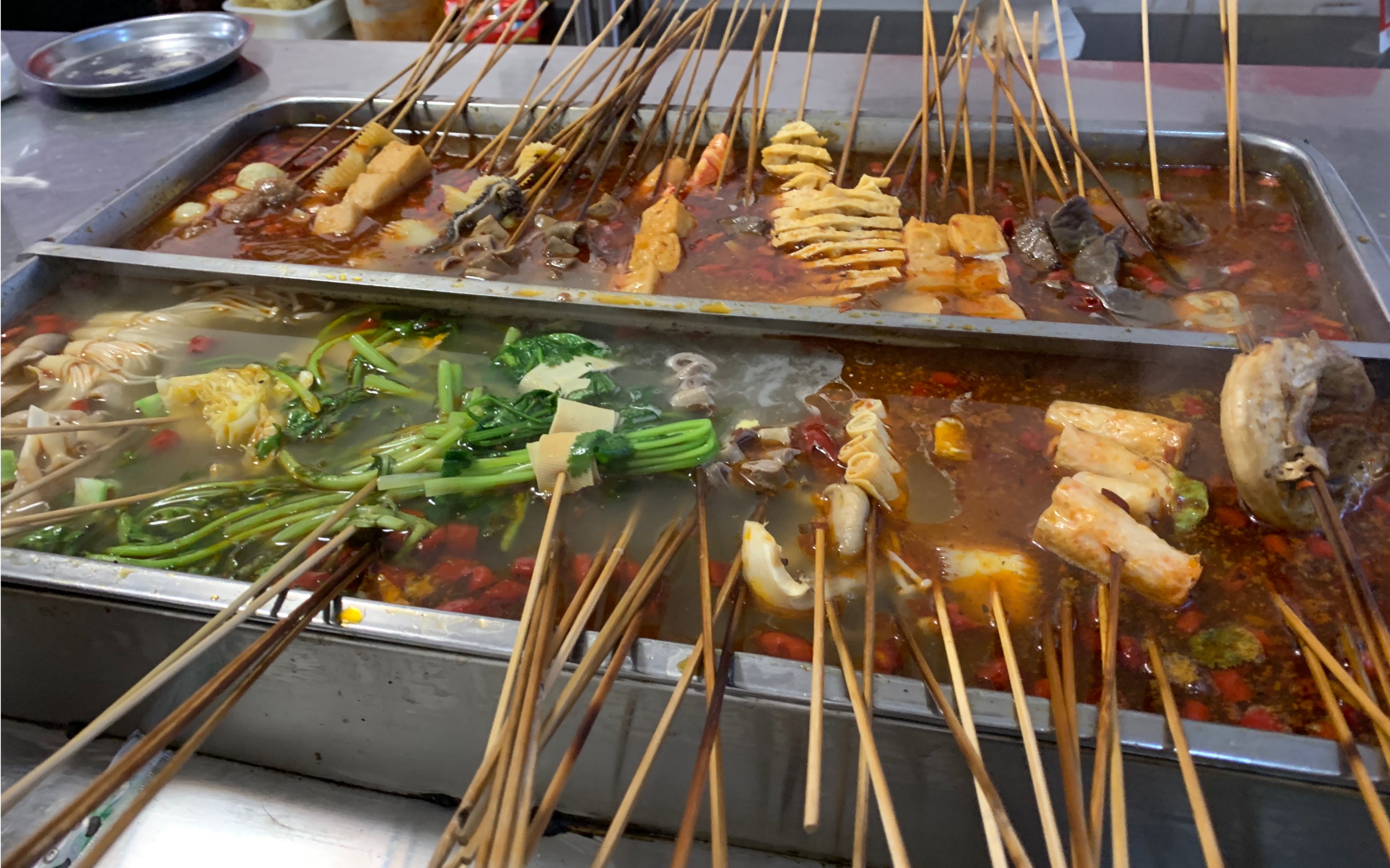 夏天就是撸串和街边麻辣烫的季节