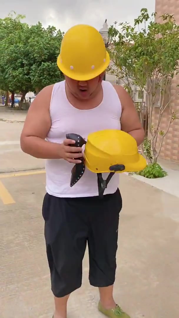 这回居然学聪明了搞笑 沙雕 () 草帽是你哥()