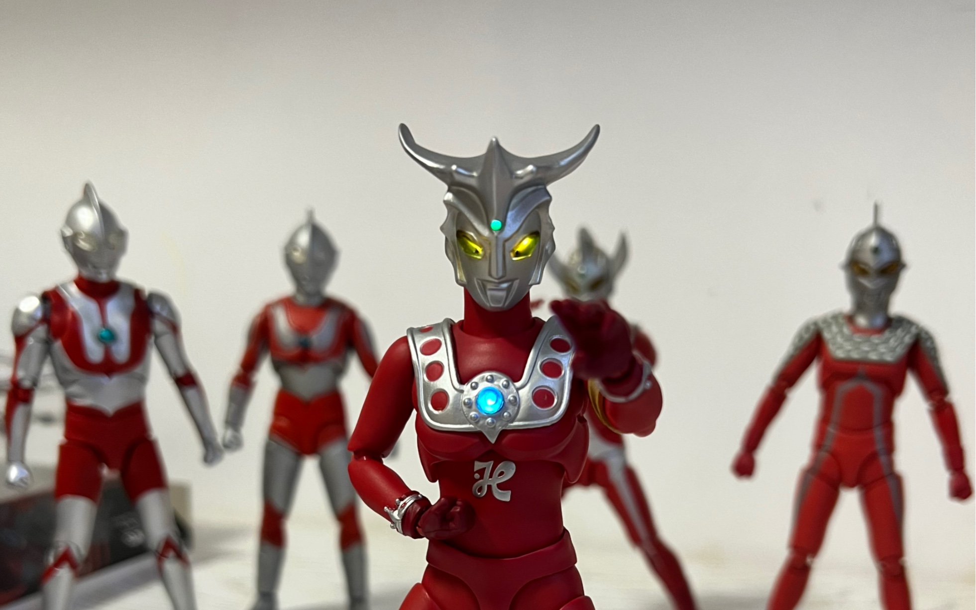 万代雷欧奥特曼shf加灯