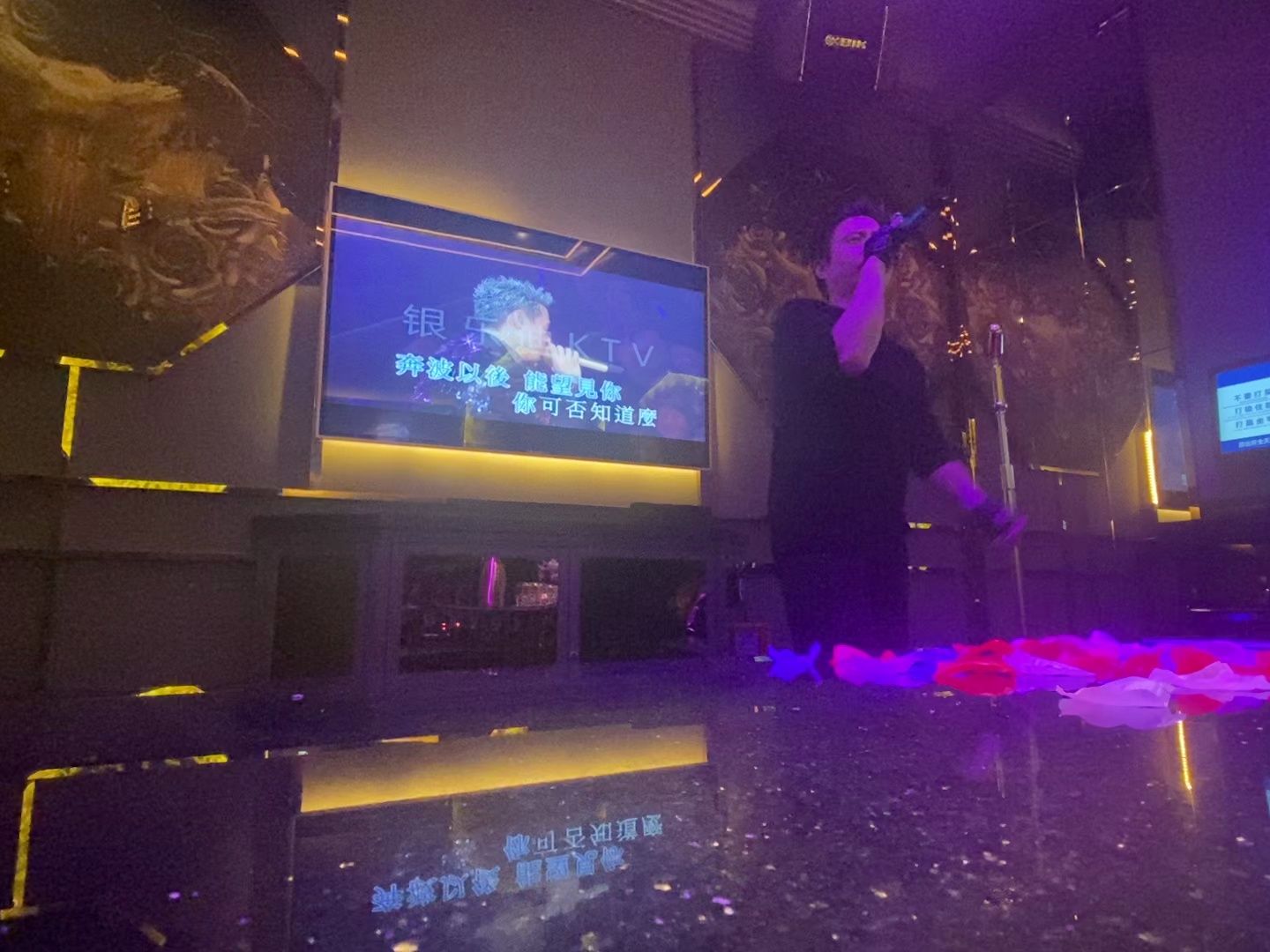 一个人的ktv,唱到哪里算哪里!《每天爱你多一些》张学友