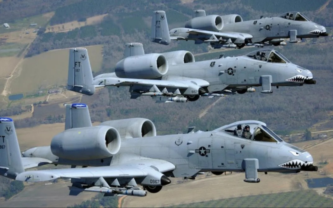 [图]难以置信！  A-10'疣猪'雷电II发射可怕的GAU 8加特林机炮