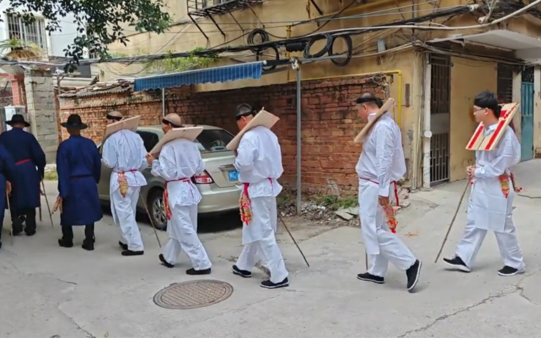 福建莆田奇怪的习俗,谢恩风俗,前面还有官差.