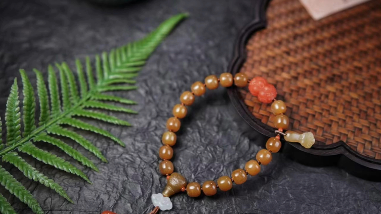 和田玉手串.搭配太美了.