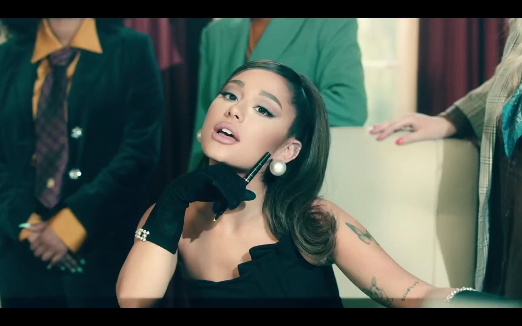 ariana grande a妹《positions》官方mv首播