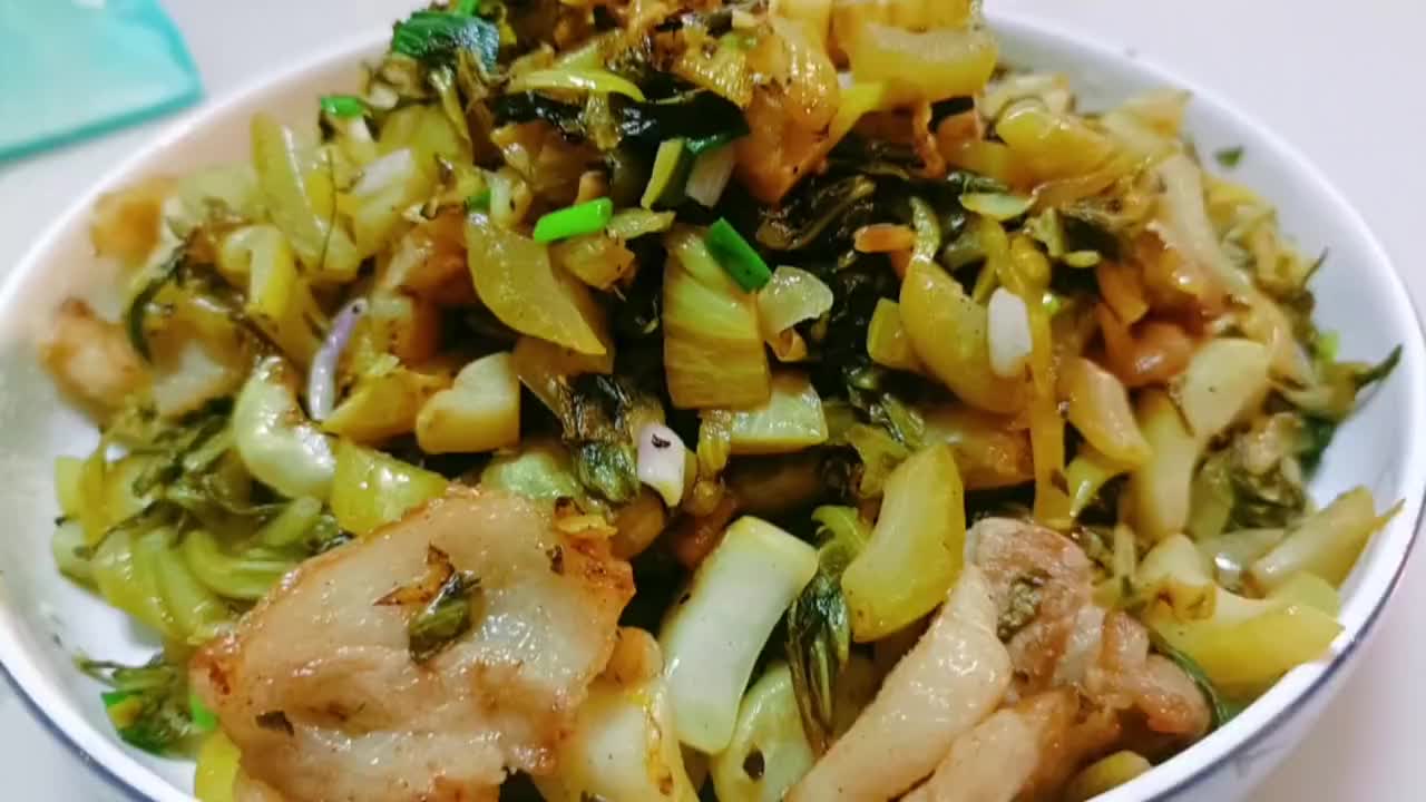 客家特色水碌菜炒五花肉,美味好吃又下饭,又是费米饭的一天