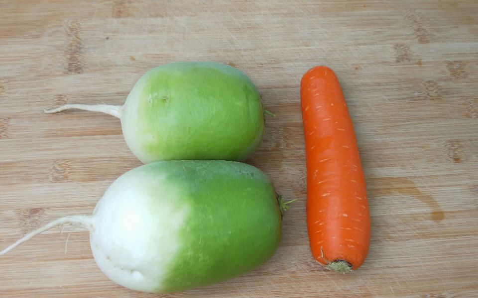 青萝卜和胡萝卜放一起,一个你最想不到的做法,上桌后连渣都不剩_哔哩